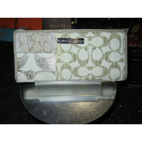 Coach Cream Signature C Logo Zip Around Accordion Continental Long Wallet - Picture 1 of 11